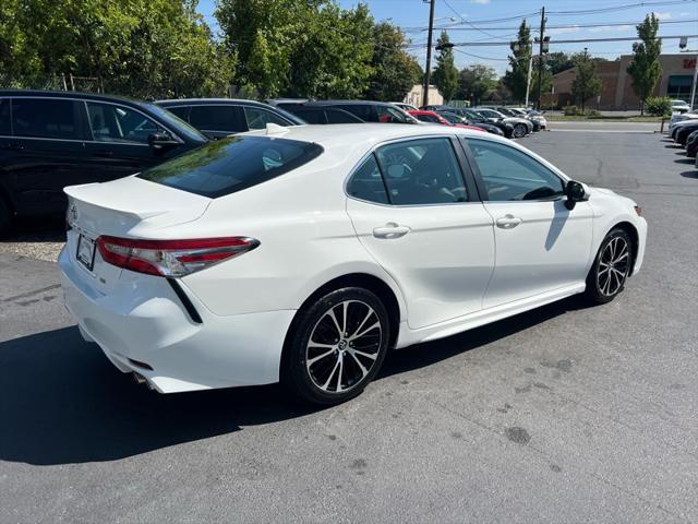 2020 toyota camry se
