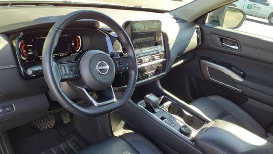 2023 Nissan Pathfinder platinum