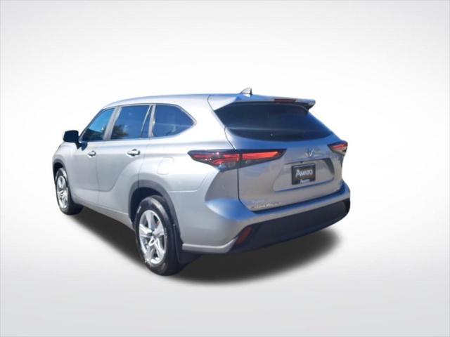 2024 toyota highlander le