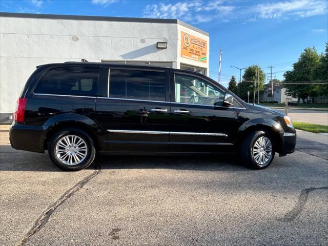 2016 chrysler town & country touring-l