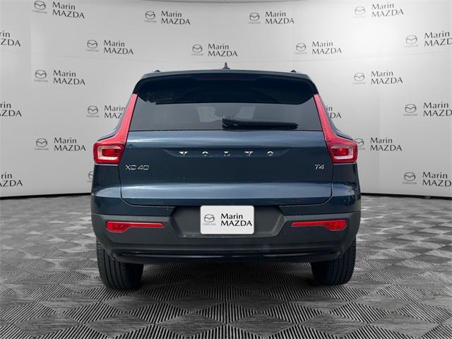 2022 volvo xc40 t4 r-design