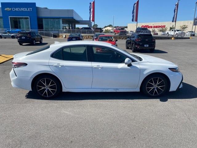 2022 toyota camry se