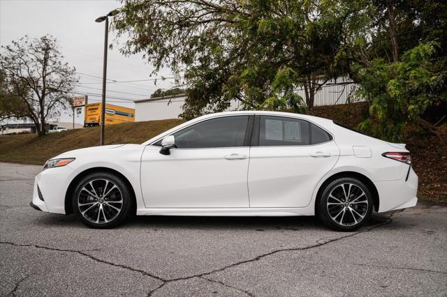 2020 toyota camry se