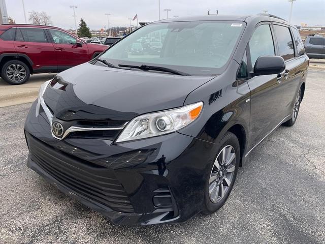 2020 toyota sienna le