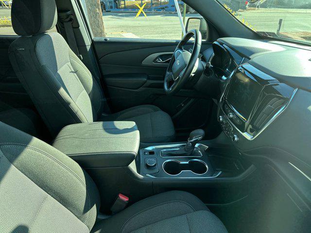 2023 chevrolet traverse lt cloth