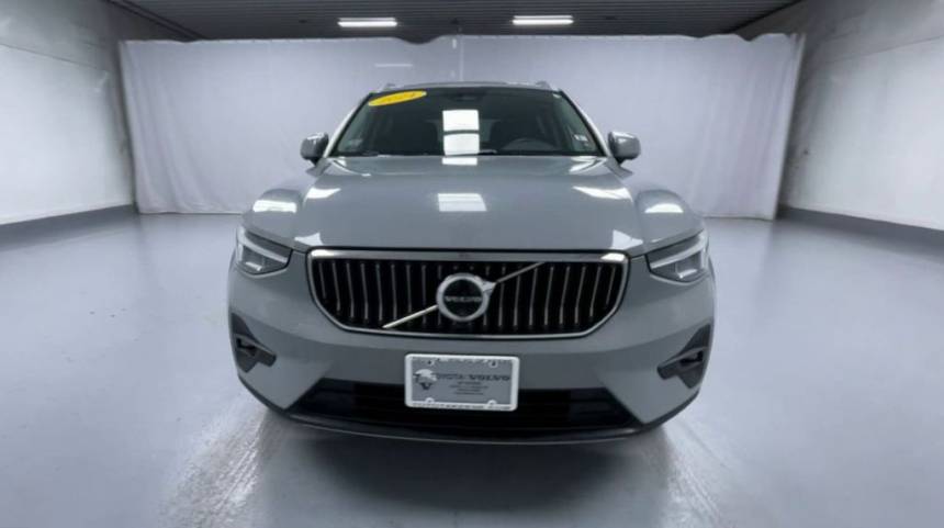 2024 volvo xc40 b5 plus bright theme