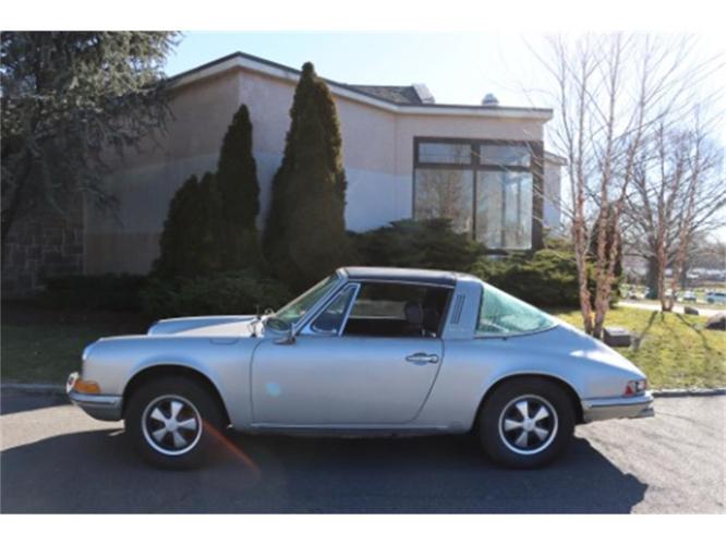 1971 porsche 911t in astoria, new york