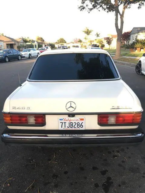 1980 mercedes 240d 4 speed manual, om616 diesel, 30mpg, euro headlights/grill