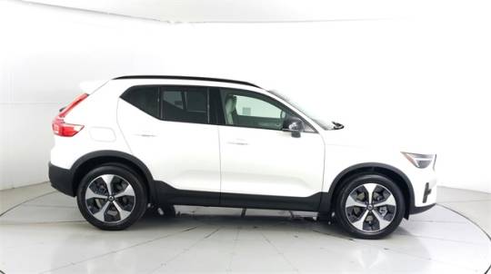 2025 Volvo XC40