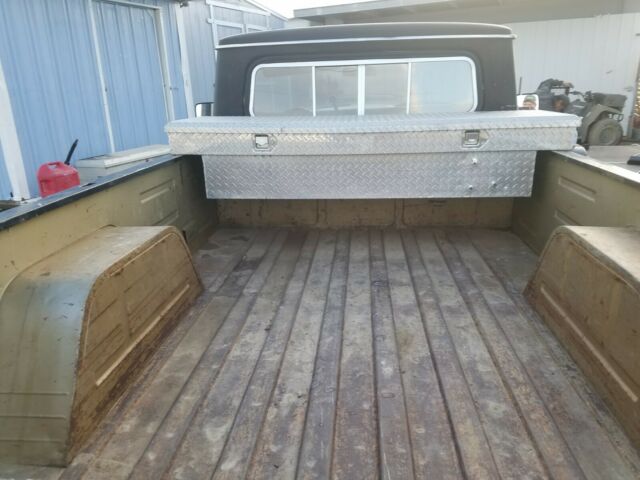 1972 international harvestorer 2 wheel drive 3/4 ton truck model 1210