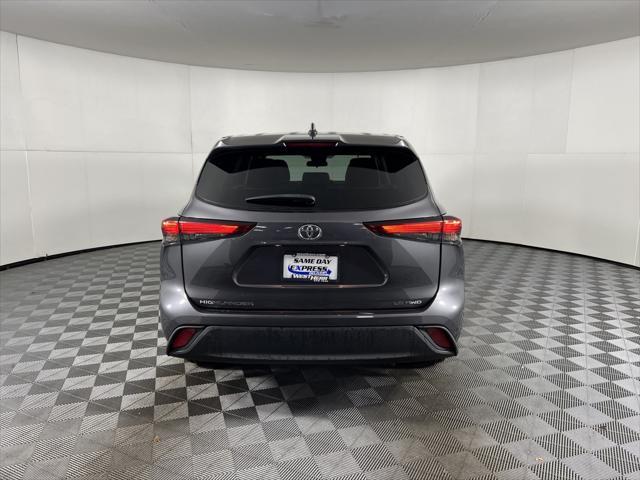 2022 toyota highlander le