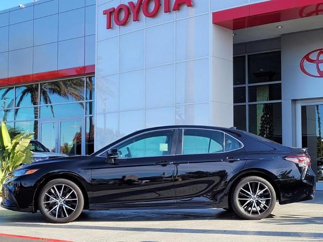 2022 toyota camry se