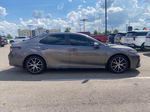 2021 toyota camry se