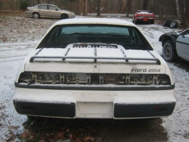 1984 pontiac fiero coupe notchback. parts car only. 4 cyl 2.5l automatic. as is