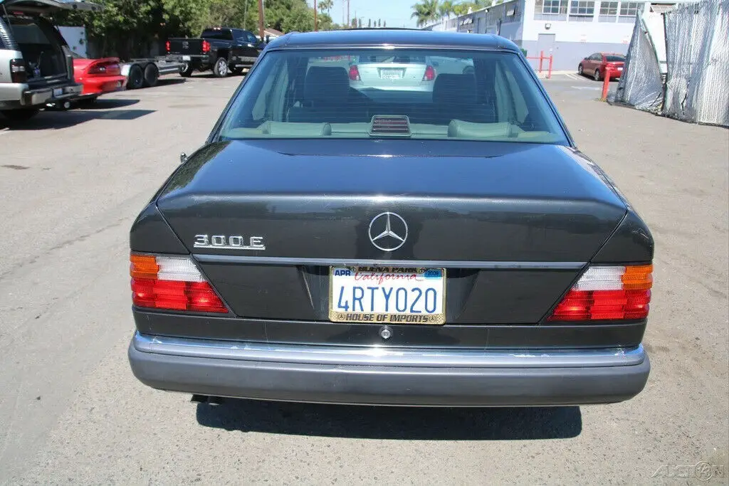 1993 mercedes-benz 300e sedan automatic 6 cylinder no reserve