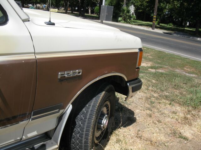 1989 f-250 4 x 4 truck