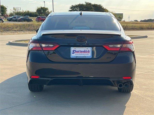 2022 toyota camry se