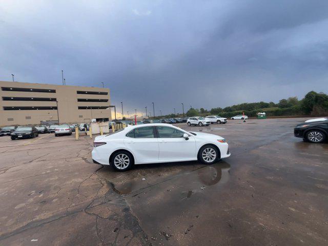2021 toyota camry le