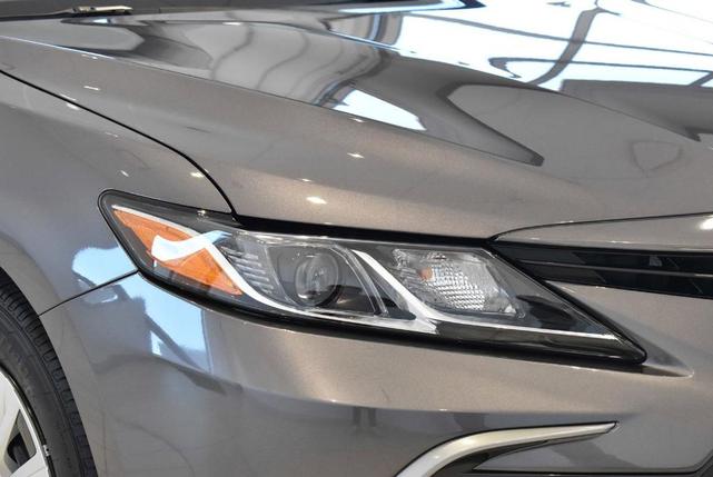 2022 toyota camry hybrid le