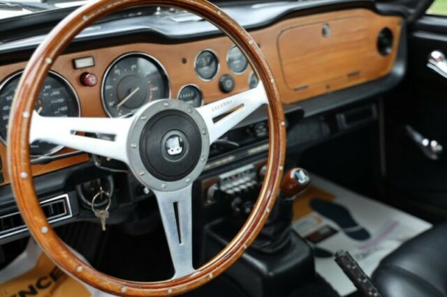 1976 triumph tr6..fully restored..ac..one repaint! soft/hard top included