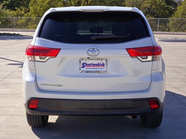 2018 toyota highlander le i4