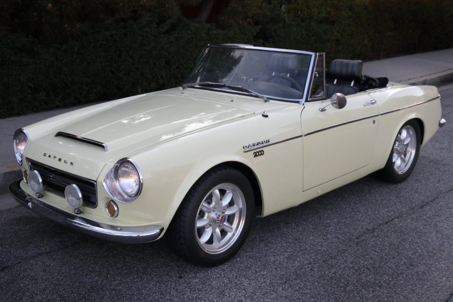 2.0-liter u20-powered 1967.5 datsun 1600 roadster