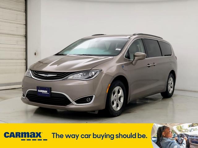 2017 chrysler pacifica hybrid premium