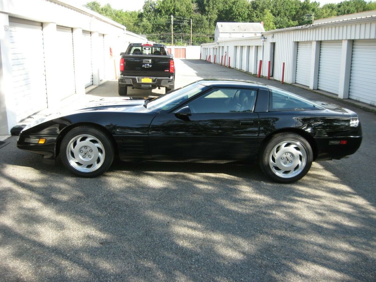 1992 chevrolet corvette 7500 original miles lt-1 7500 miles