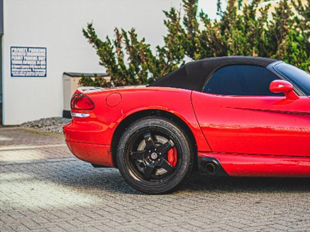 2004 dodge viper srt10