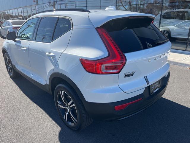 2024 volvo xc40 b5 core bright theme