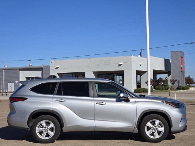 2023 toyota highlander le