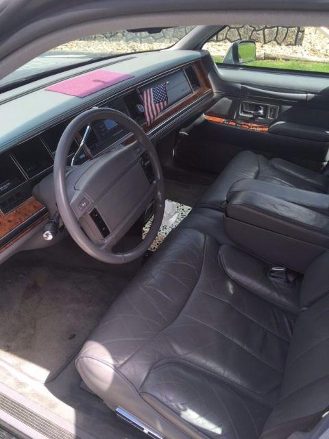 1994 lincoln town car signature 67k mint
