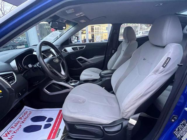 2012 hyundai veloster base