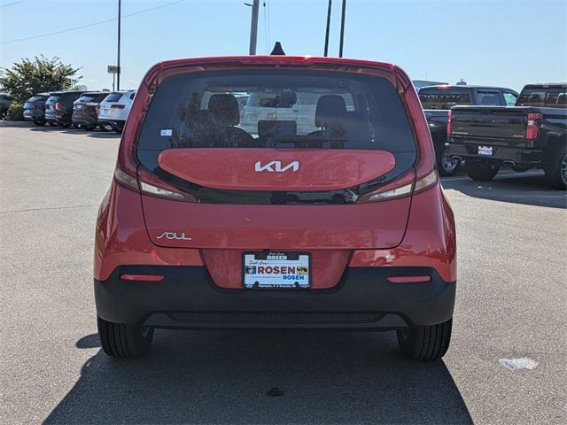 2022 kia soul lx
