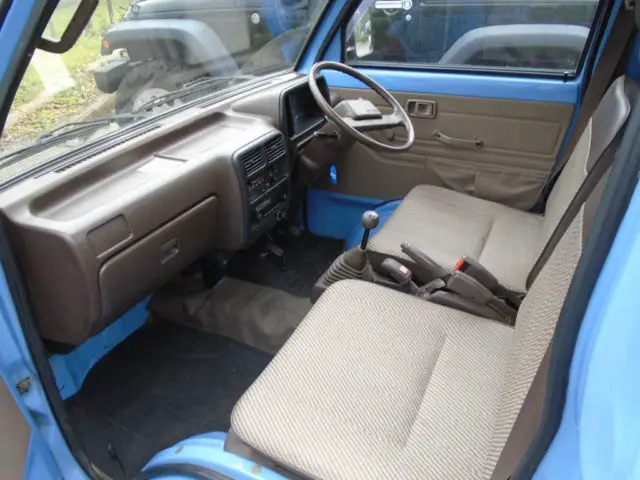 91 hijet rhd 4sp - only 11000 km - 4 sp manual - lt blue