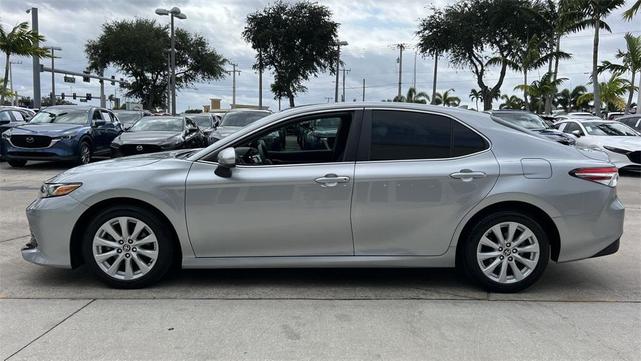2020 toyota camry le