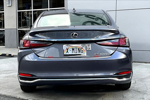 2021 lexus es 300h base