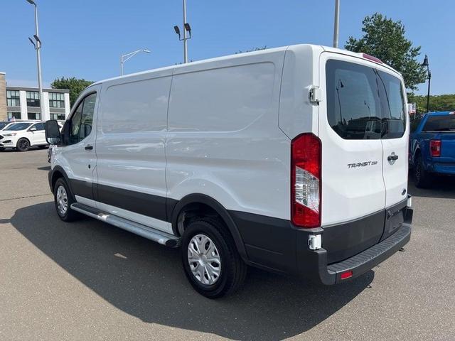 2022 ford transit-250 base