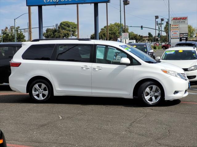 2017 toyota sienna le