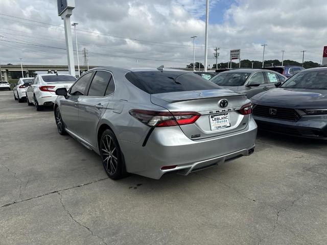 2021 toyota camry se