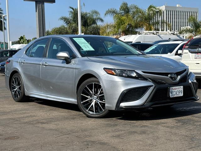 2022 toyota camry se