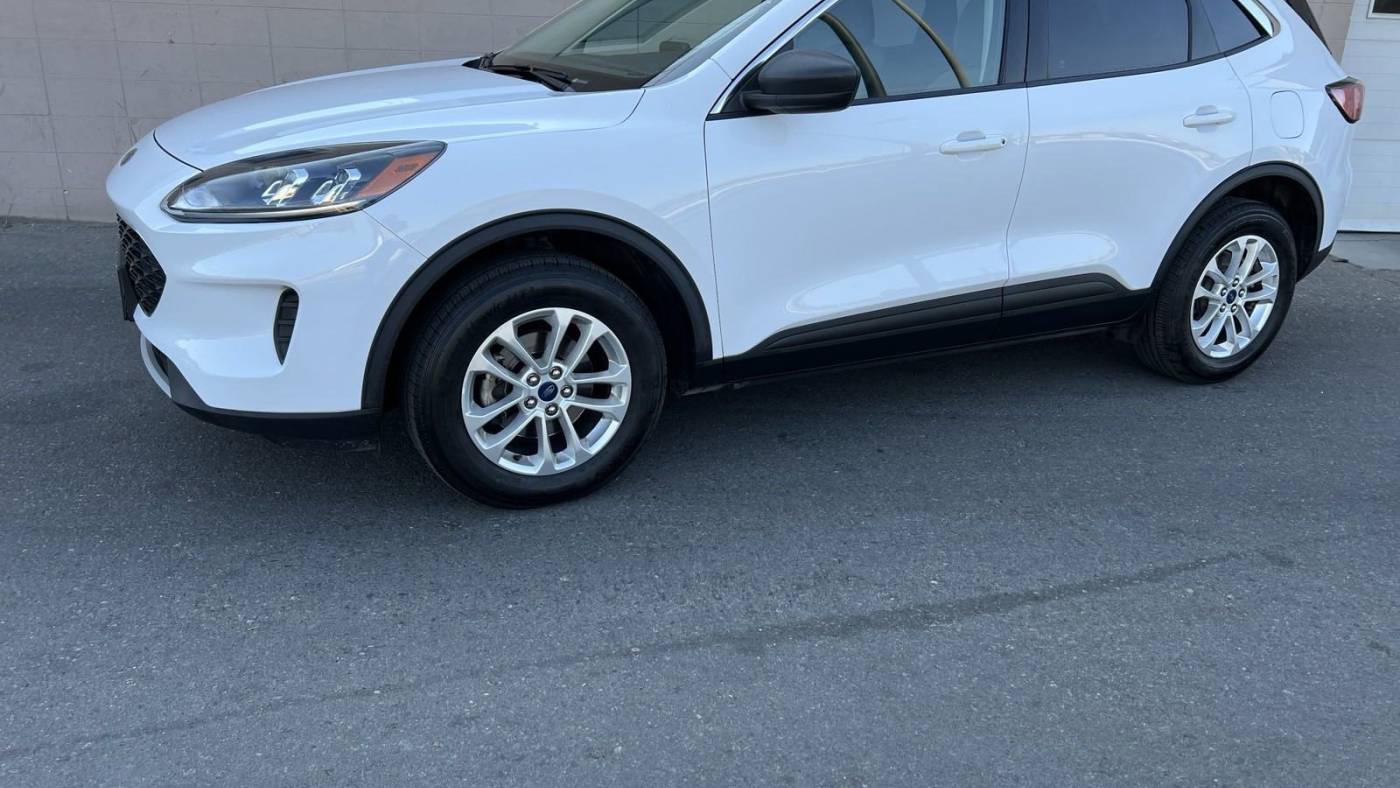 2022 ford escape se