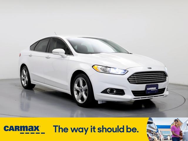 2016 ford fusion se