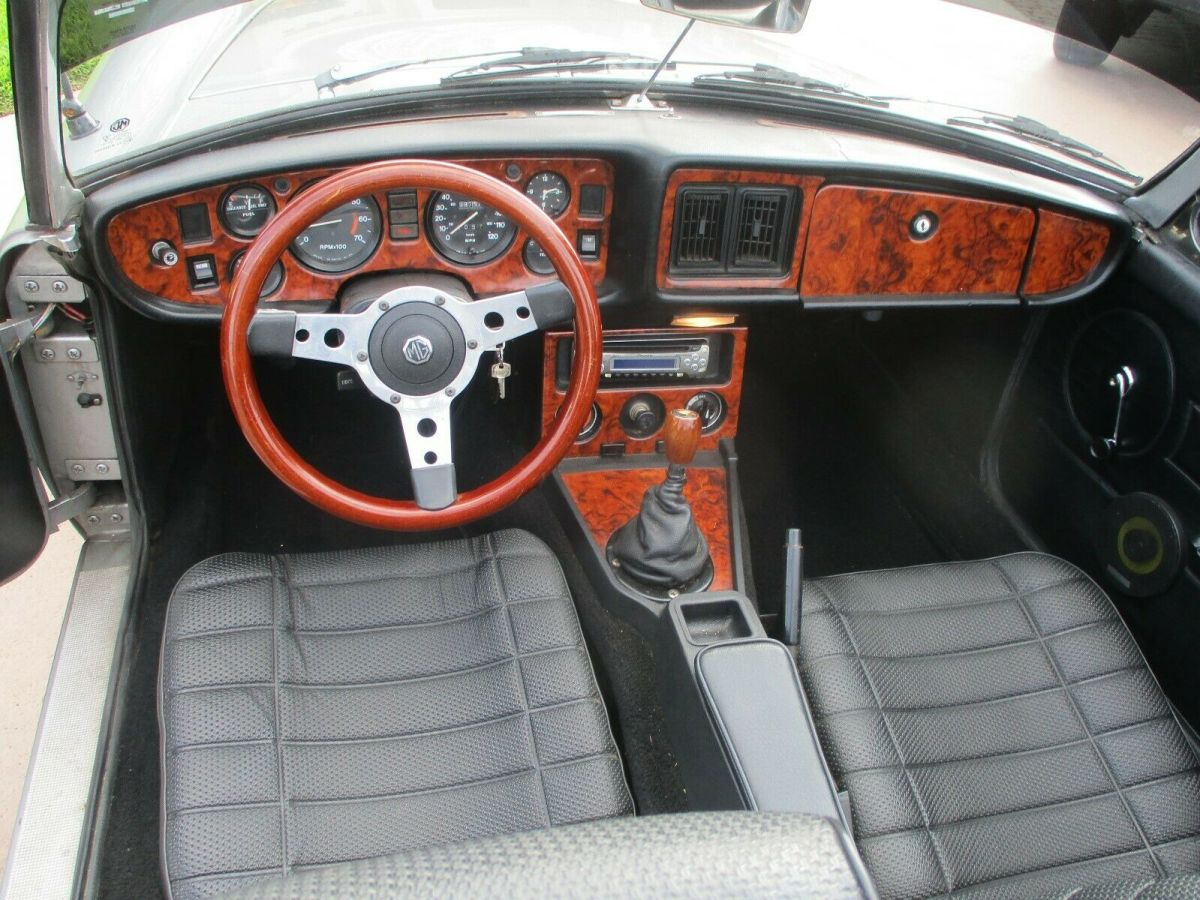 1979 mg absolutely gorgeous car showroom clean inside and out ! always garaged