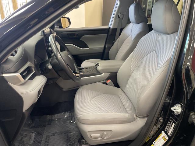 2021 toyota highlander le