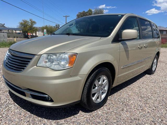 2011 chrysler town & country touring