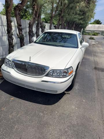 2005 lincoln town car signature