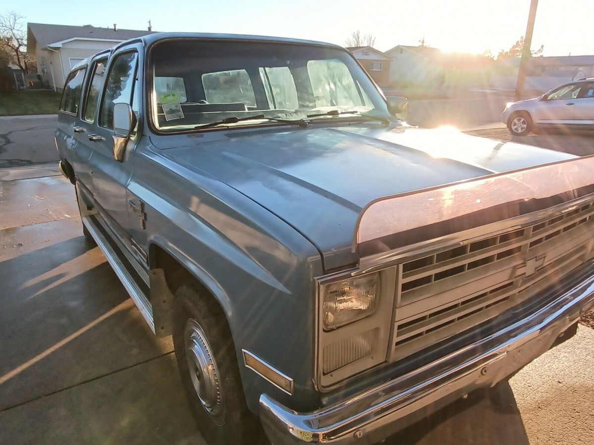1985 chevrolet c20 suburban suv blue c2