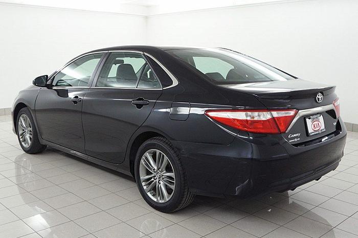 used 2017 toyota camry se sedan lawrence, ks 66046 for sale in laurence, kansas
