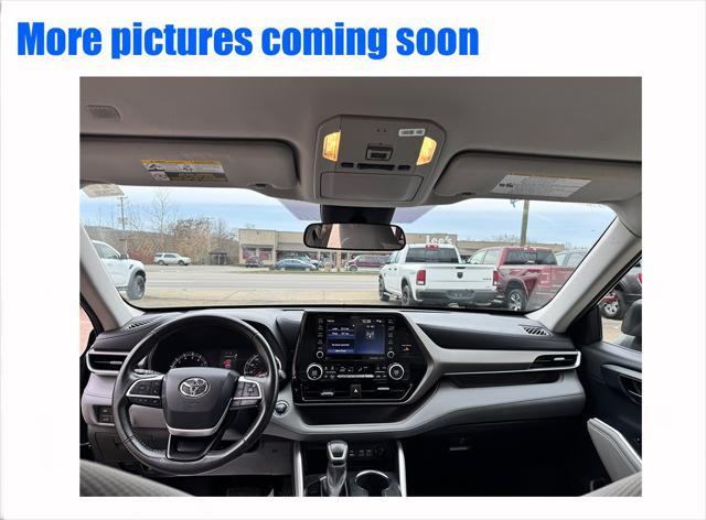 2022 toyota highlander le